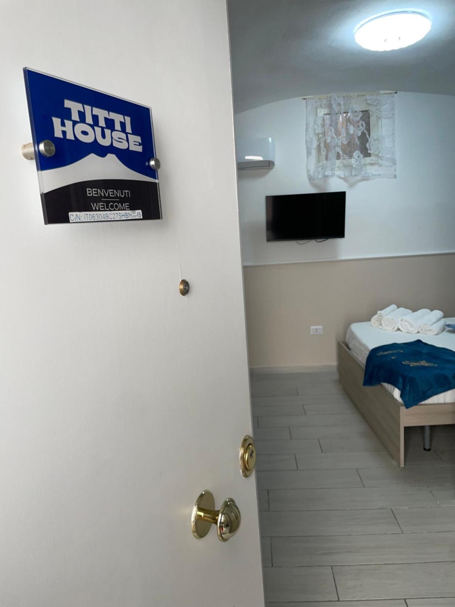 Titti House Villa เนเปิลส์ ภายนอก รูปภาพ